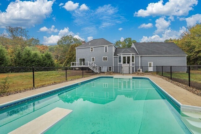 Building Photo - 94 Hudson Rd