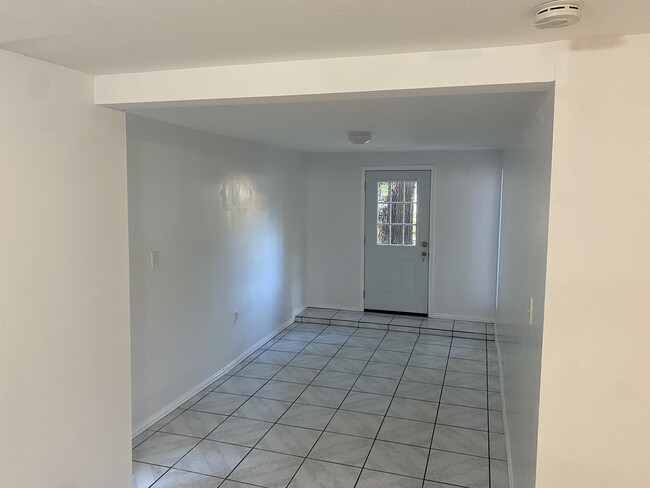Building Photo - 511 Doverfield Dr