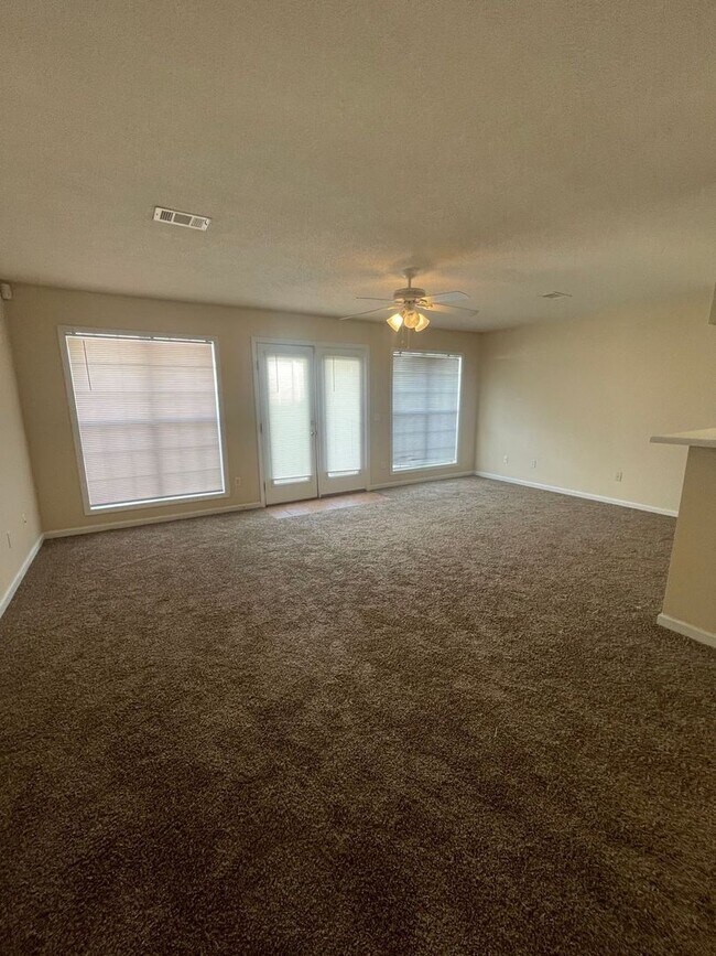 Building Photo - 143 S Spring View Dr