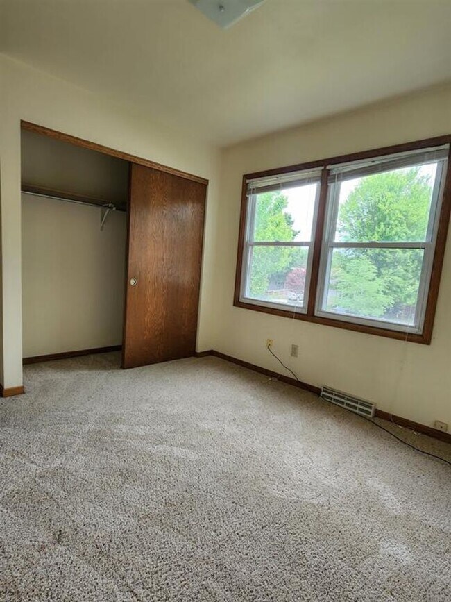 Building Photo - 4 La Crescenta Cir