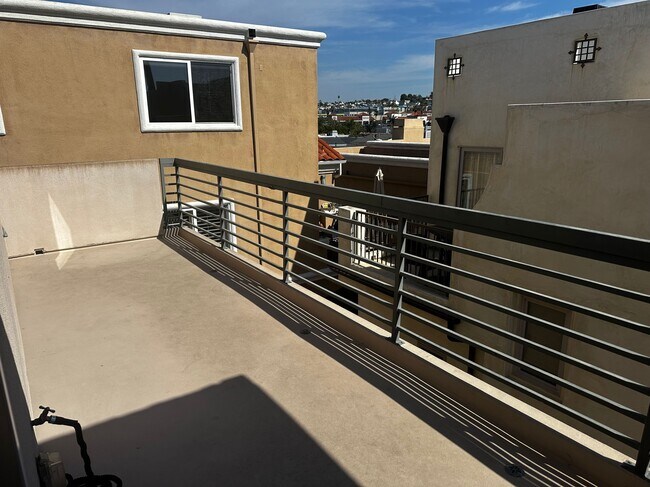 Building Photo - 425 11th St