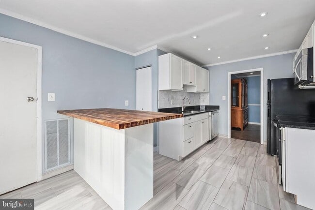 Building Photo - 549 Florida Ave