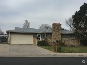 Building Photo - Beautiful 3 Bedroom, 2 Bath Ranch in West ...