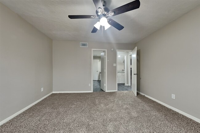 Building Photo - 11942 Hillbrook Dr