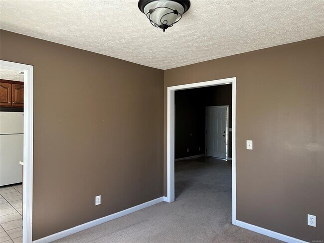 Building Photo - 40 Pin Oak Dr