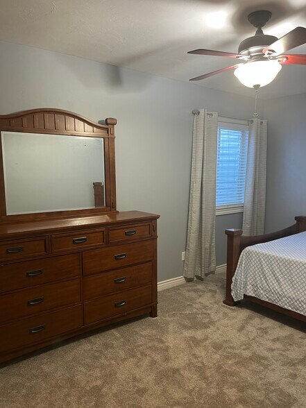 Dresser for extra storage - 4080 Prairie Ln