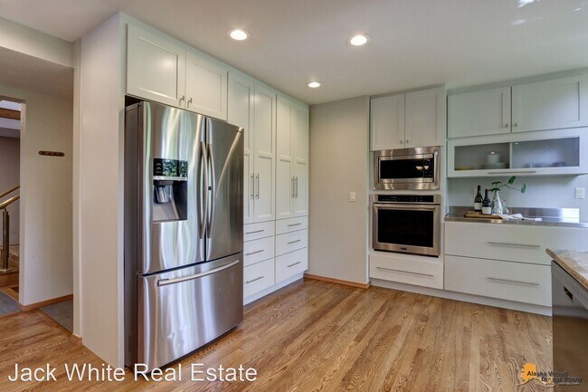 Building Photo - 3 br, 2.5 bath House - 4201 Westwood Drive