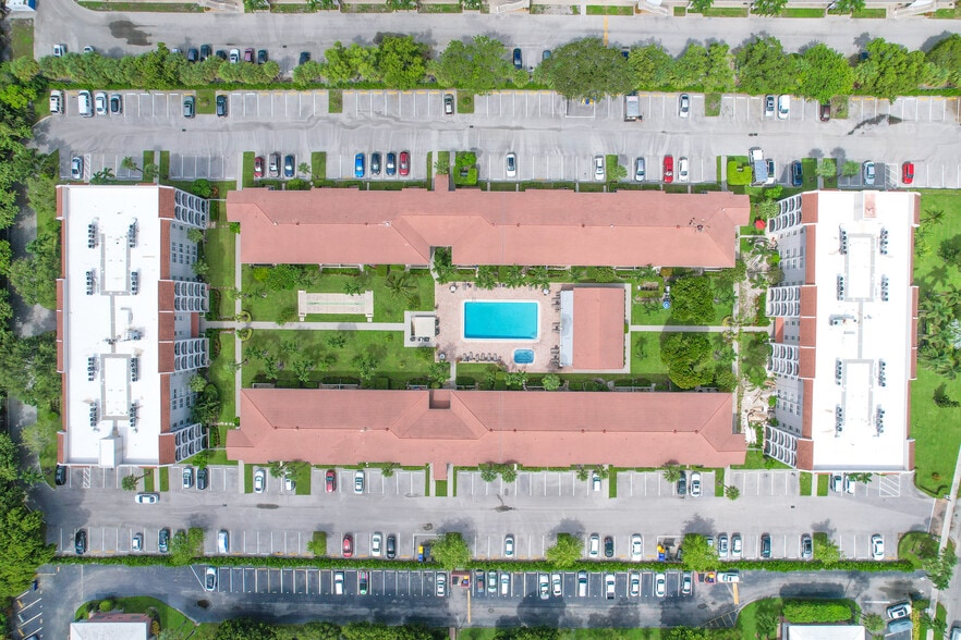 Building Photo - 250 NE 20th St