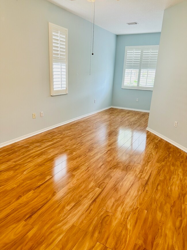 Building Photo - 867 SW Rocky Bayou Ter