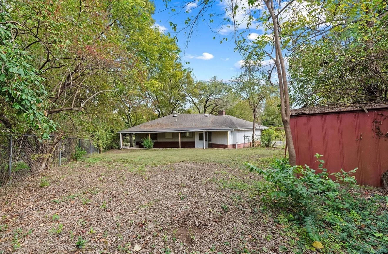 Building Photo - 1829 River Dr