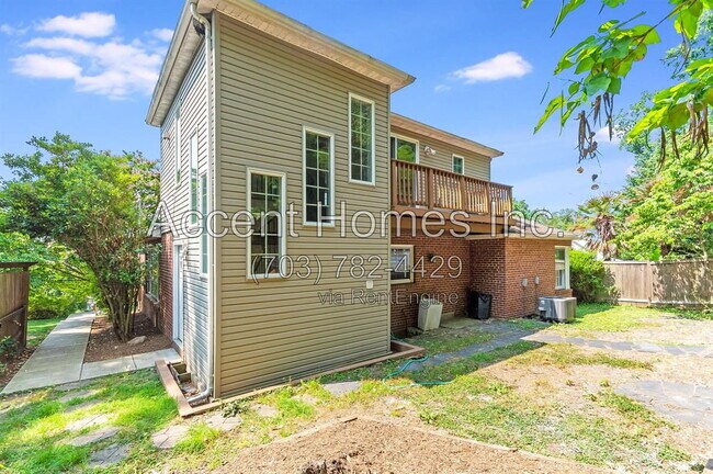 Building Photo - 813 31st St S