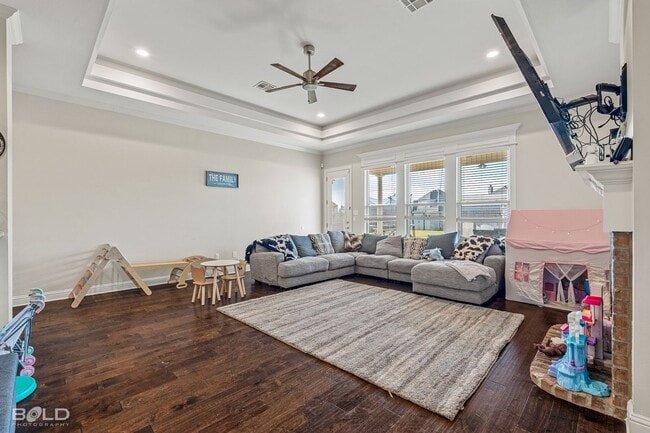 Building Photo - 331 N Hampton St