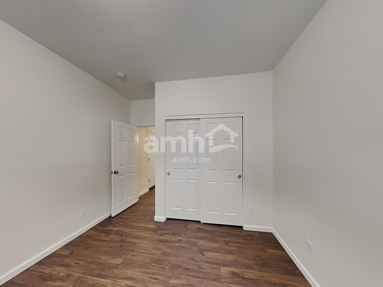 Building Photo - 14847 W Windrose Dr