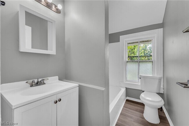 Building Photo - 3271 W 43rd St