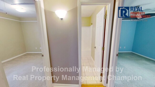 Building Photo - 811 Grathwol Dr