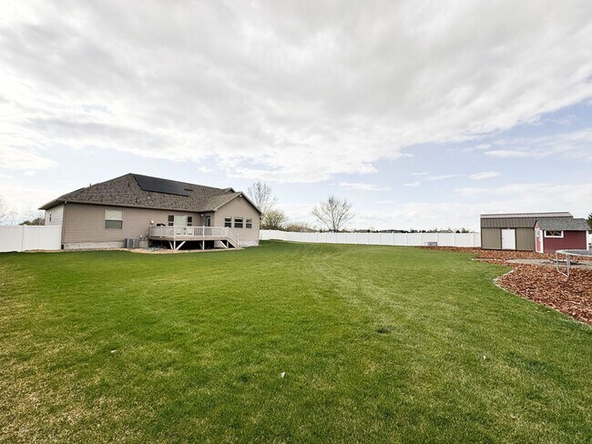 Building Photo - Beautiful Custom Home For Rent In Rexburg!