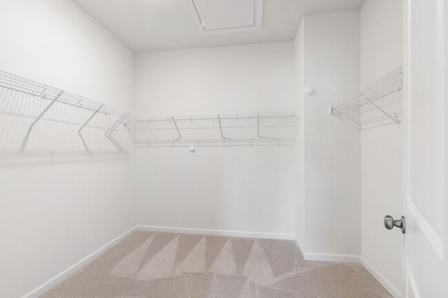 Building Photo - Beautifully Appointed Townhome in Prime Ho...