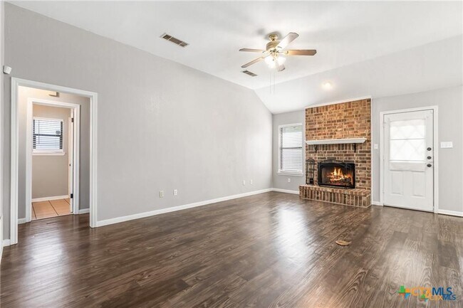 Building Photo - 605 Paintbrush Dr