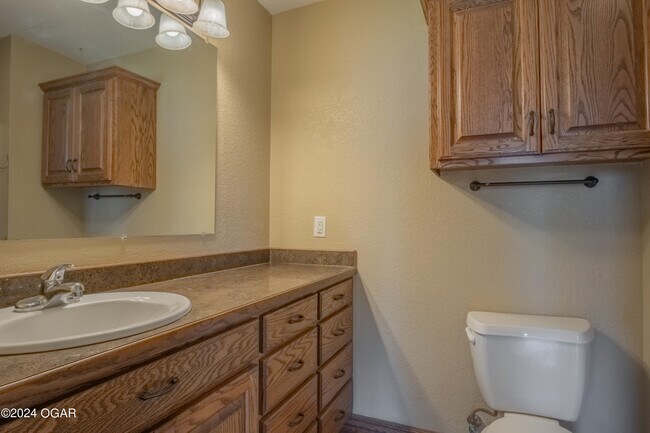 Building Photo - 715 Derek Ct