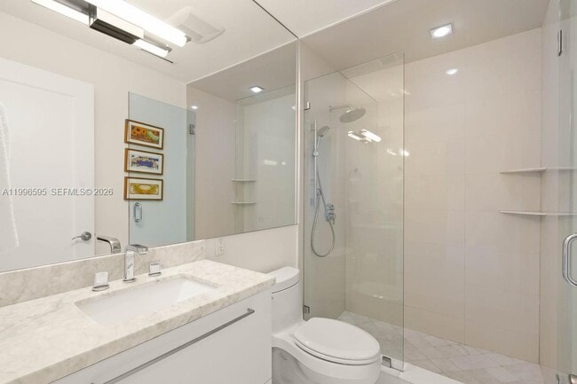 Building Photo - 1000 Venetian Way