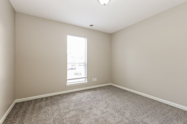 Building Photo - 240 Cannon Dr