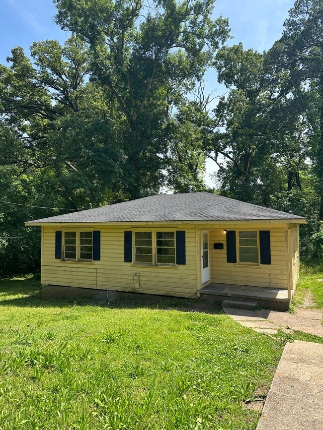Primary Photo - Updated 3 Bedroom House