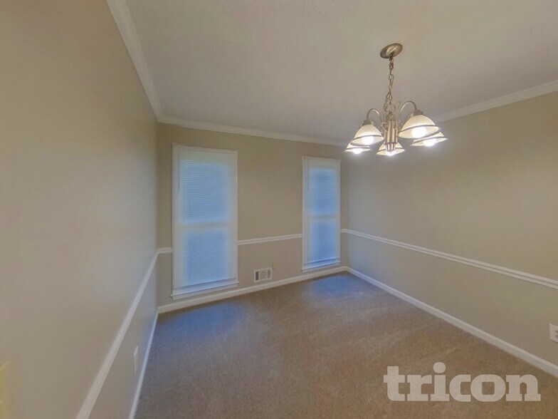 Building Photo - 215 Comstock Ct