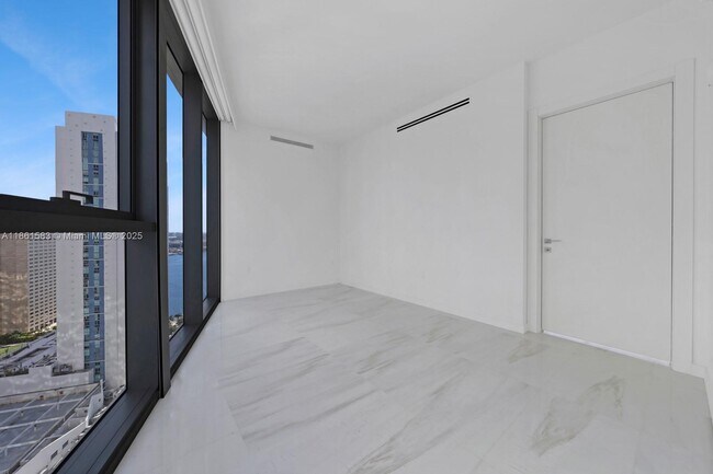 Building Photo - 300 Biscayne Blvd Way