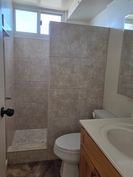 2nd Bathroom - 98-288 Kaonohi St