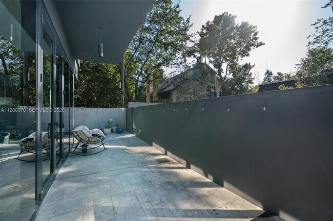 Building Photo - 3156 SW 27th Ave