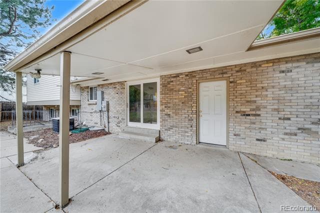 Building Photo - 6233 W Caley Ave