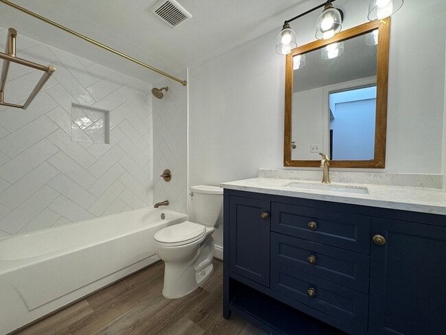 Building Photo - Bright and Cozy 1 Bed 1 Bath Condo In Beautiful Cleveland Park