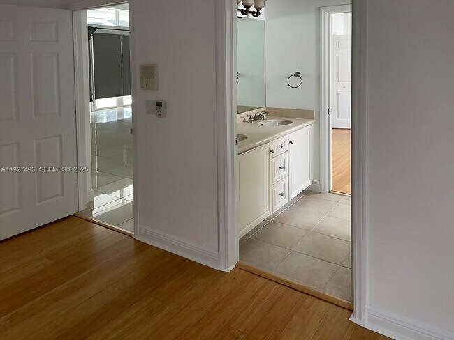 Building Photo - 2640 Fairways Dr