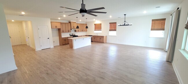 Building Photo - 214 Santos Ln