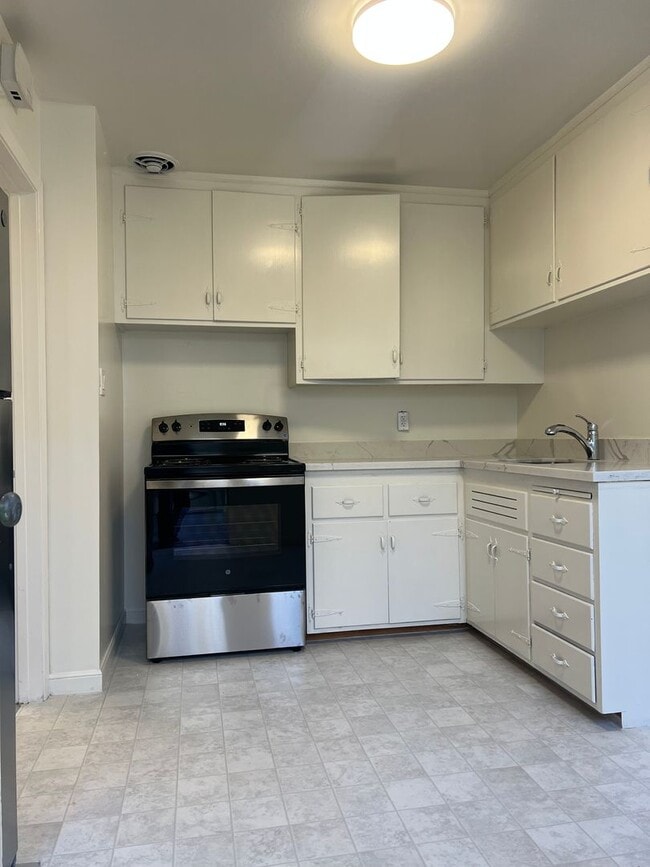 Building Photo - 1342