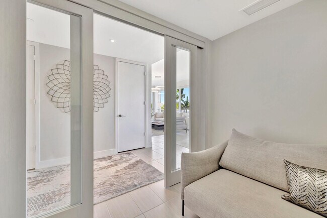 Building Photo - 612 Bayshore Dr