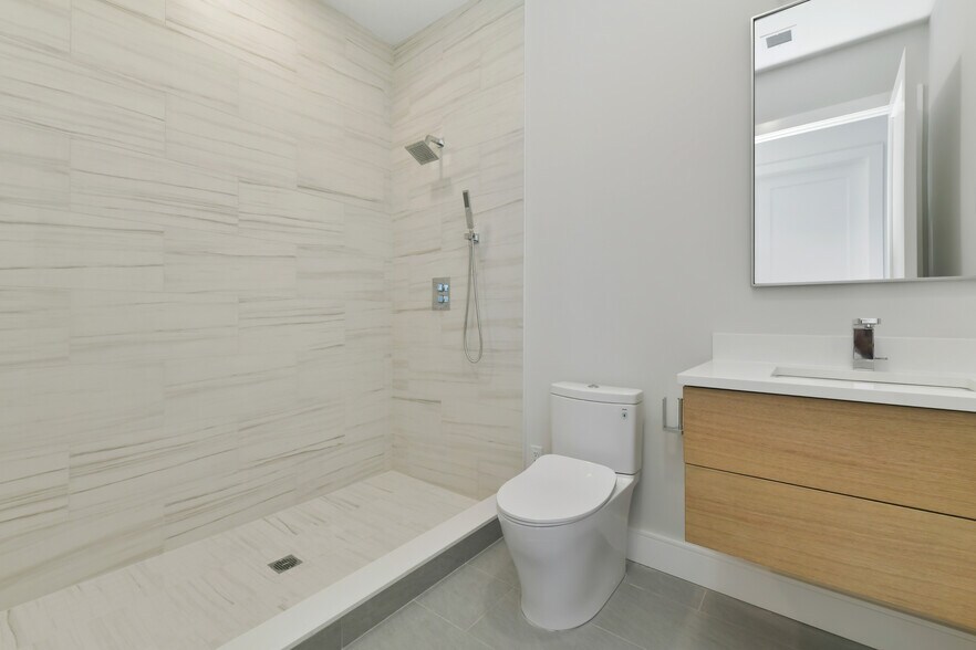 Building Photo - 14 Green St