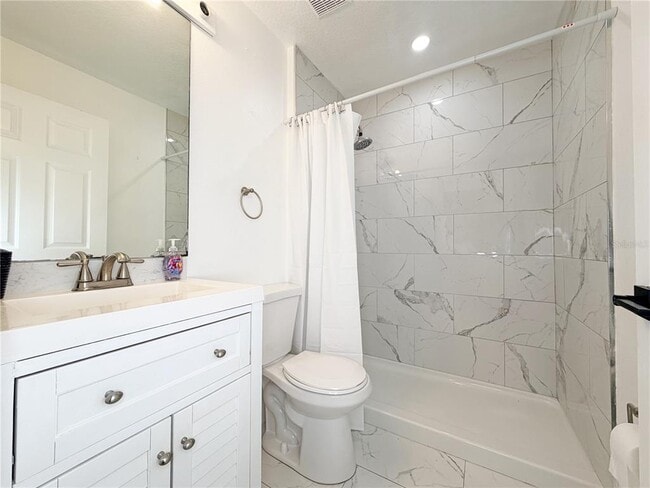 Building Photo - 1820 Hallcrest Dr