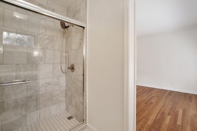Building Photo - Price Improvement!!!! CLOSE TO SPELMAN, CL...
