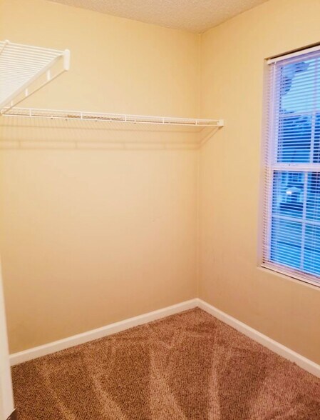 Building Photo - 4925 Sierra Way