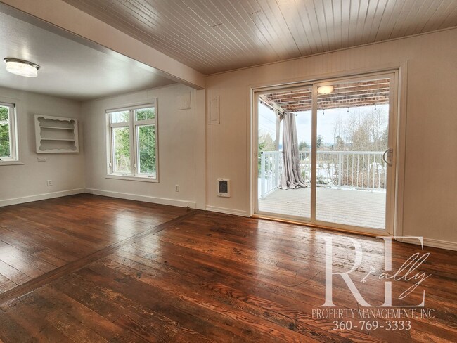 Building Photo - Charming 2-Bed Retreat with Hood Canal Vie...