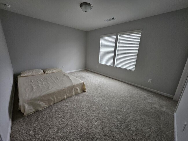 Building Photo - 1290 Jordan Brook Dr