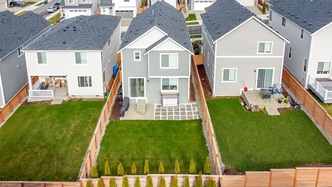 Building Photo - Beautiful 3 Bedroom 2.5 Bathroom Property