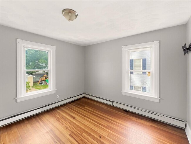 Building Photo - 362 Weeden St