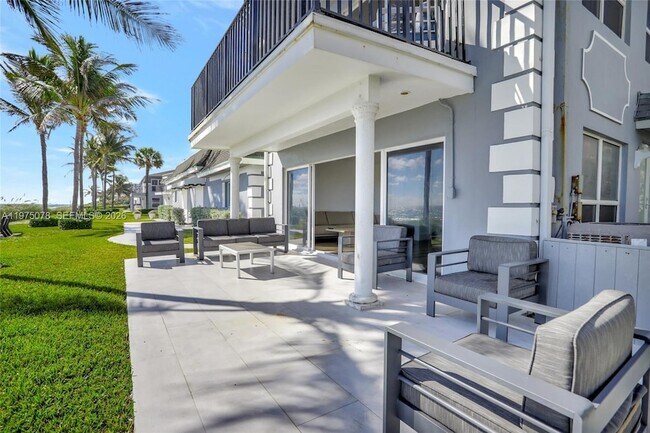 Building Photo - 1194 Hillsboro Mile Unit 1