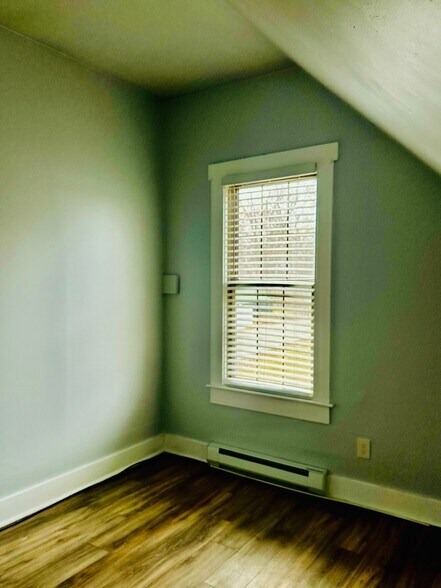 Building Photo - 288 Pleasant St