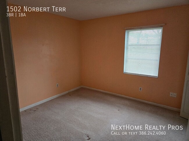 Building Photo - 1502 Norbert Terrace