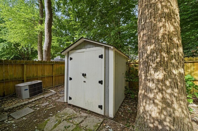 Building Photo - 109 Larkspur Hollow