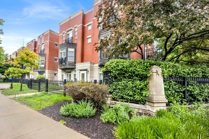 Building Photo - 802 W University Ln