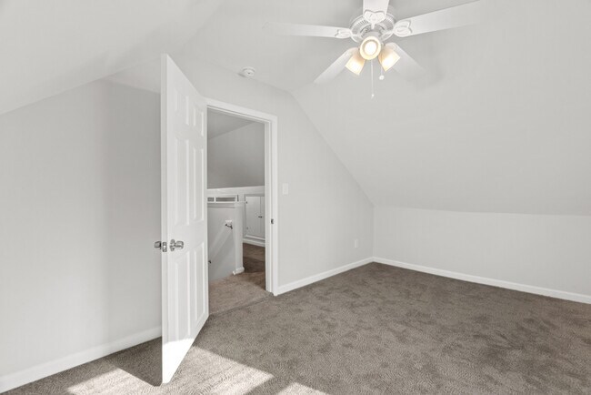 Building Photo - 3405 Somme Ave